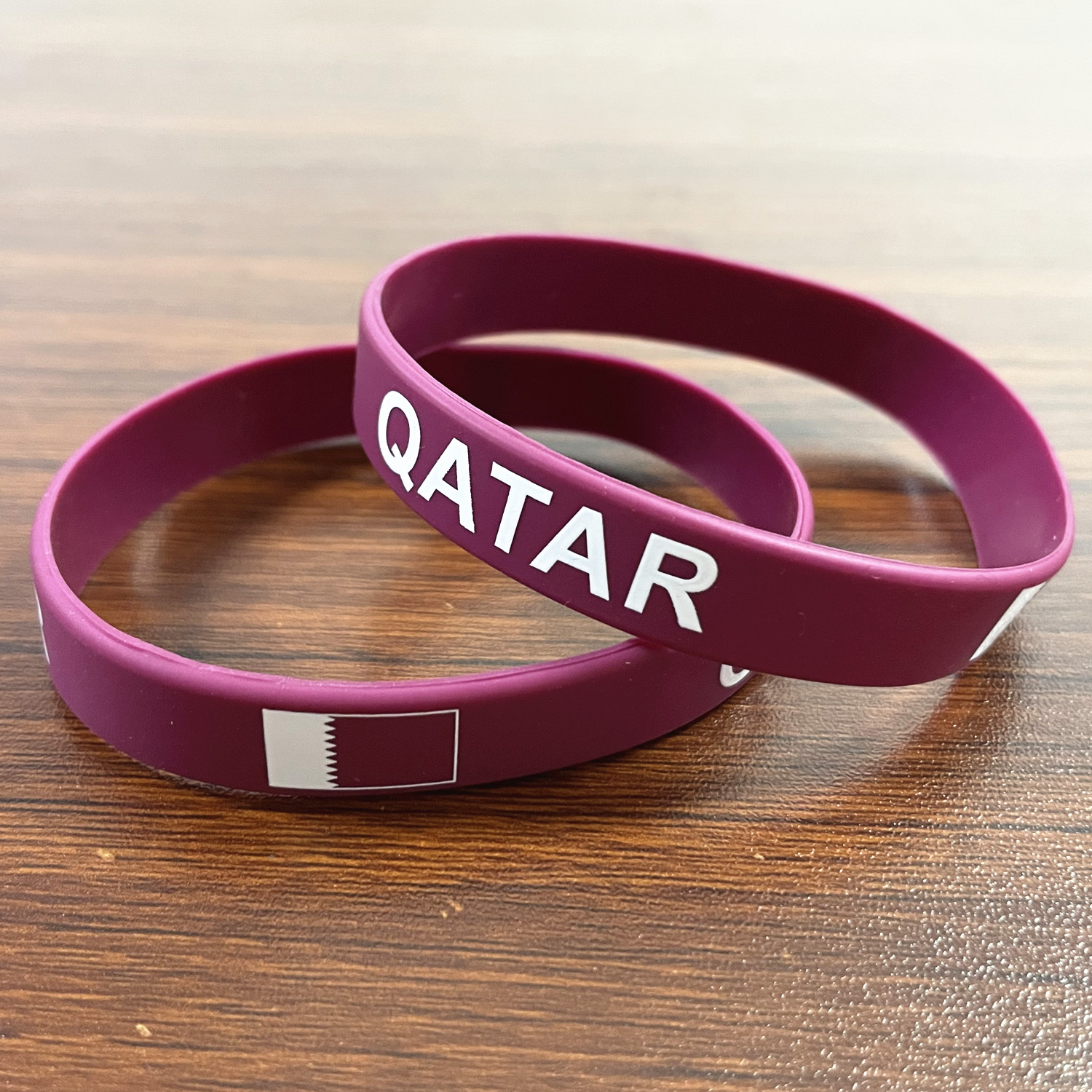 2pcs Qatar Flag Silicone Brace - Men Accessories Qatar ulasan dan harga